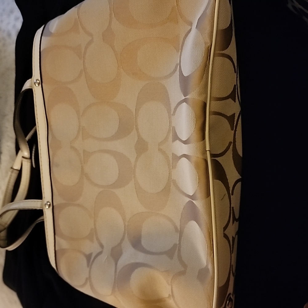 COACH Carryall Cream Kisslock - Picture 7 of 8